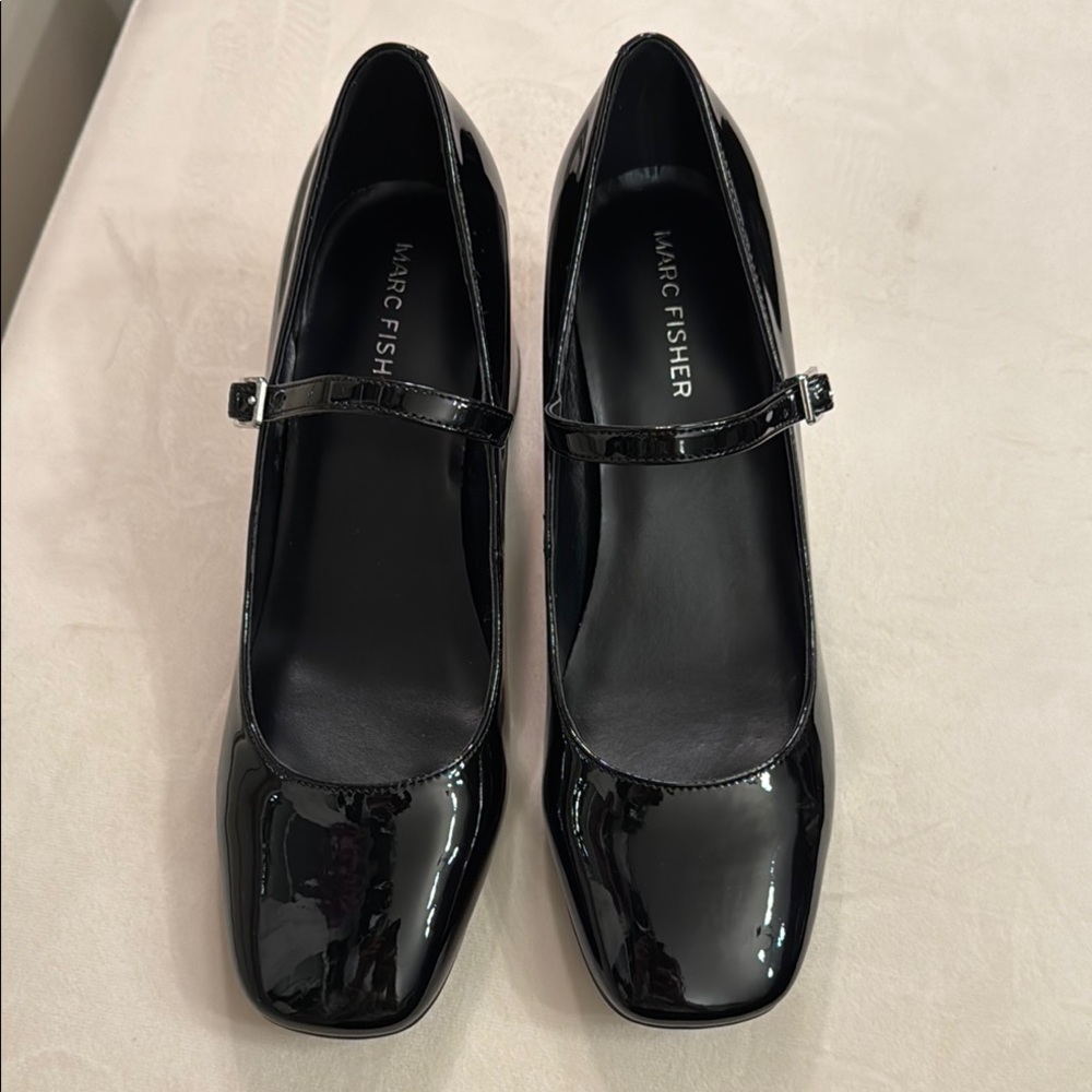Marc Fisher black patent Mary Jane heels sz 8